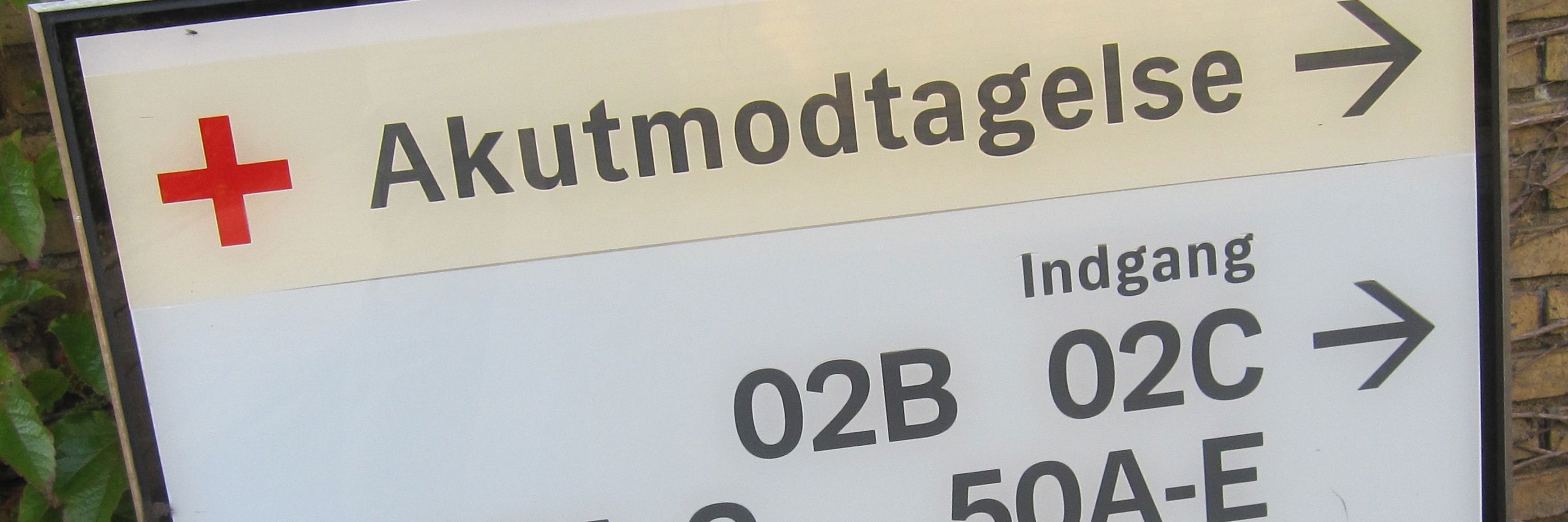 Skilt med akutmodtagelse